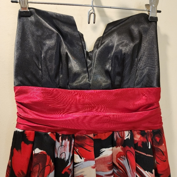B. Darlin Elegant Black and Red Floral Dress Strappless size 10 Juniors - Picture 9 of 13